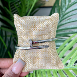 Silbernes Nagelarmband 