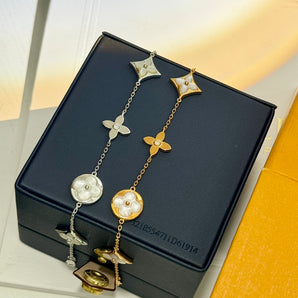 Bracelet cinq étoiles en coquillage blanc 