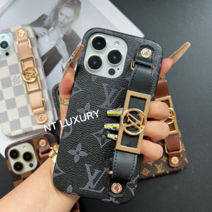 iPhone-Hülle mit floralem Design und passendem Gürtel 