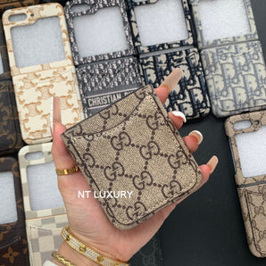 Vintage-Hülle mit Blumenmuster für die Z-Flip-Serie mit Tasche (Braun, guter Zustand) 
