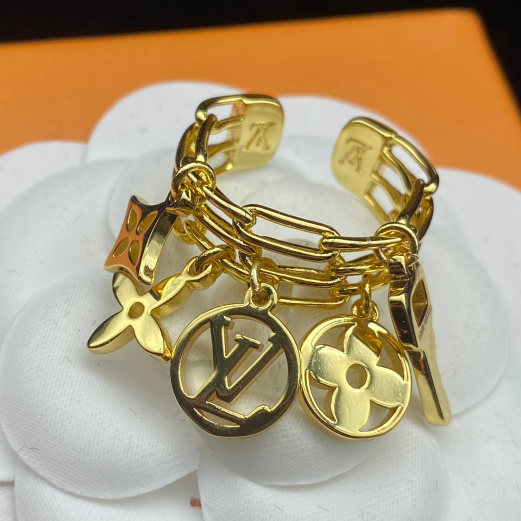 Klassisch Key Monogram Anhänger Ring