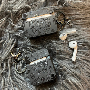 Étui AirPods noir tendance (motif cœur amusant) 