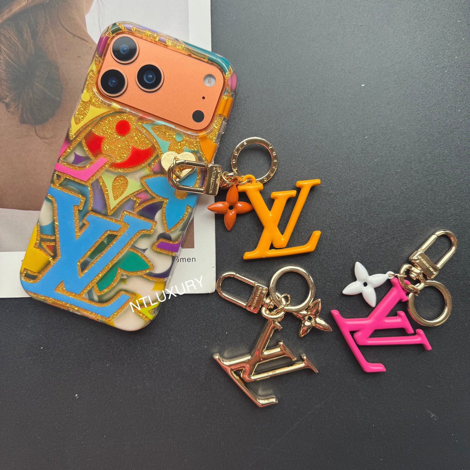 Bunte Handyhülle „Liebe zum Leben“ mit Anhänger (Bunt)