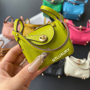 Niedlicher Leendy Girl Minimal Cute Anhänger (Chartreuse) 