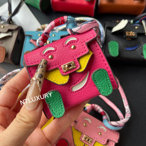 Niedliche Puppe, minimaler niedlicher Anhänger (Magenta) 