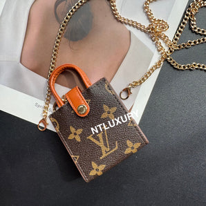 Niedliche Mini-Geldbörse mit Kette und Blumenmuster für all die süßen Dinge (Big Love) 
