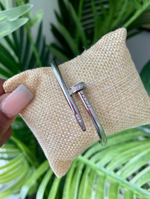 Silbernes Nagelarmband 