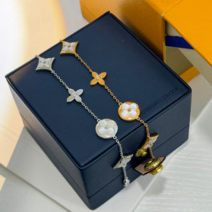 Bracelet cinq étoiles en coquillage blanc 