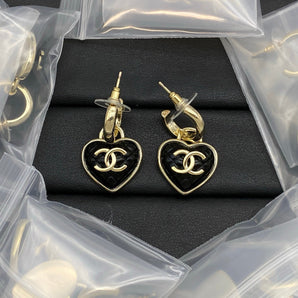 Boucles d'oreilles créoles en forme de cœur noir