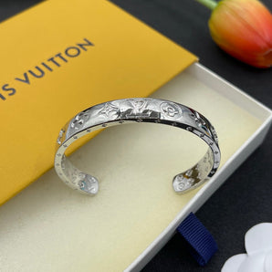 Armband mit Liebesmuster 