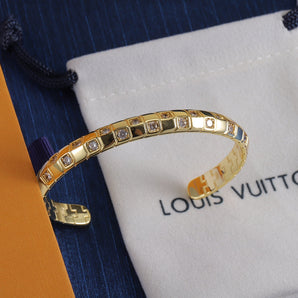 Goldenes offenes Armband „Liebe“ 